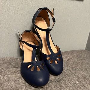 Chase & Chloe Women's Teardrop Cut Out T-Strap Small Wedge Shoes - navy